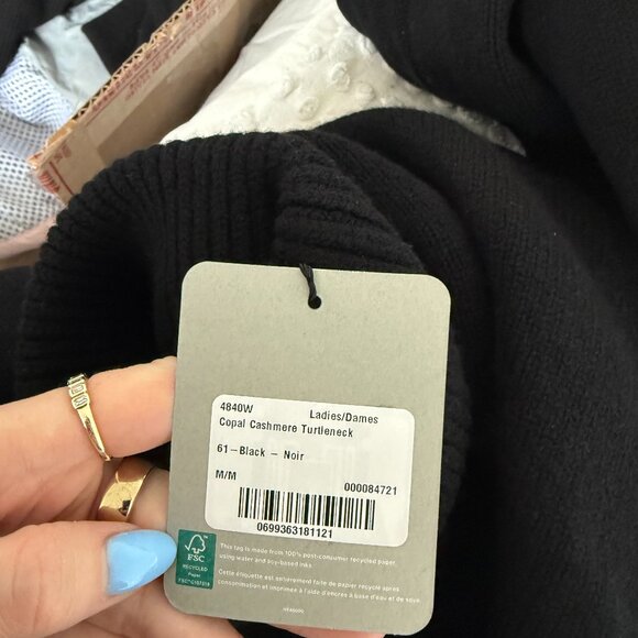 NWT Canada Goose Ladies Copal Cashmere Turtleneck Sweater In Black Sz Medium - Picture 3 of 10
